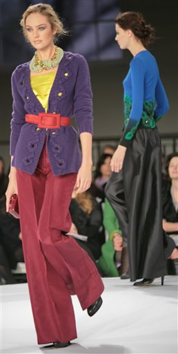 Illustration for article titled Memo To Hillary: Here's How To Dress For Success
